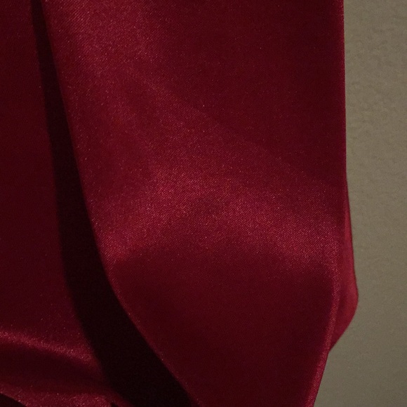 Red silky halter with front draping - Picture 4 of 4